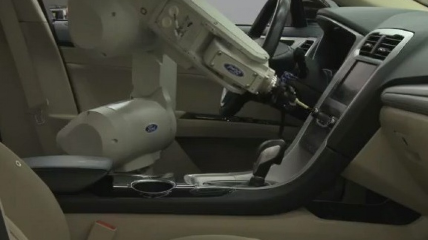 Форд применяет робоманипулятор RUTH для проверки качества комплектации