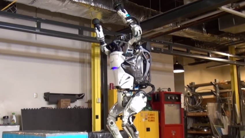 Человекоподобный робот Atlas сделал обратное сальто