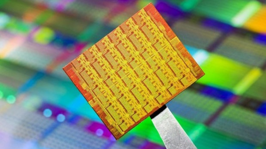 Intel действует над 48-ядерными микропроцессорами для телефонов
