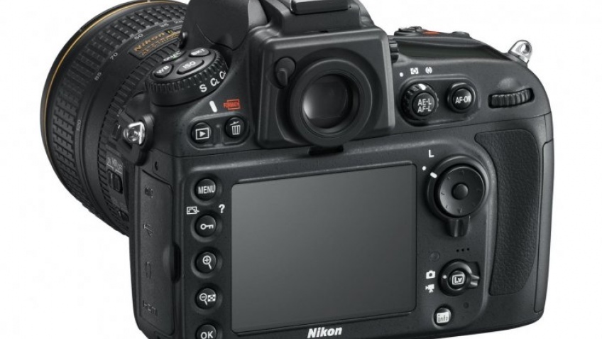 Многомегапиксельная полупрофессиональная зеркалка Nikon D800