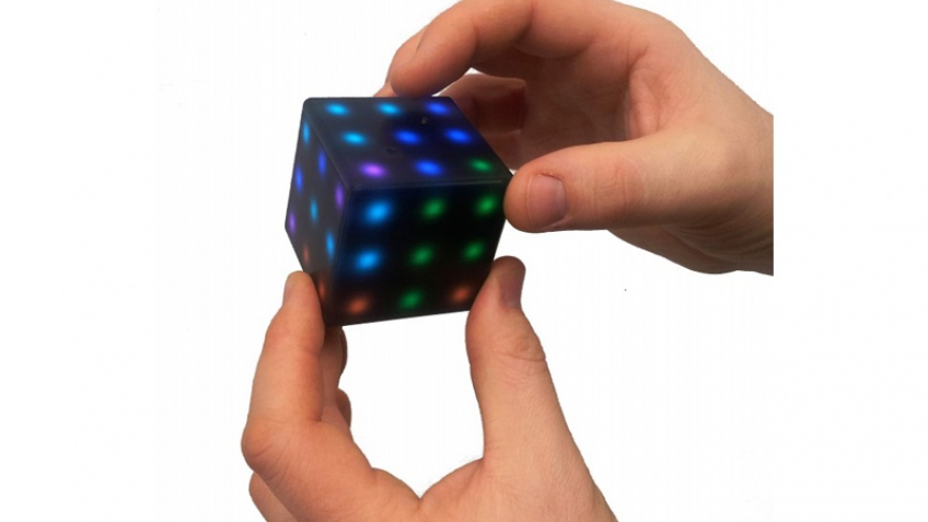 Futuro Cube: электронный кубик-рубика