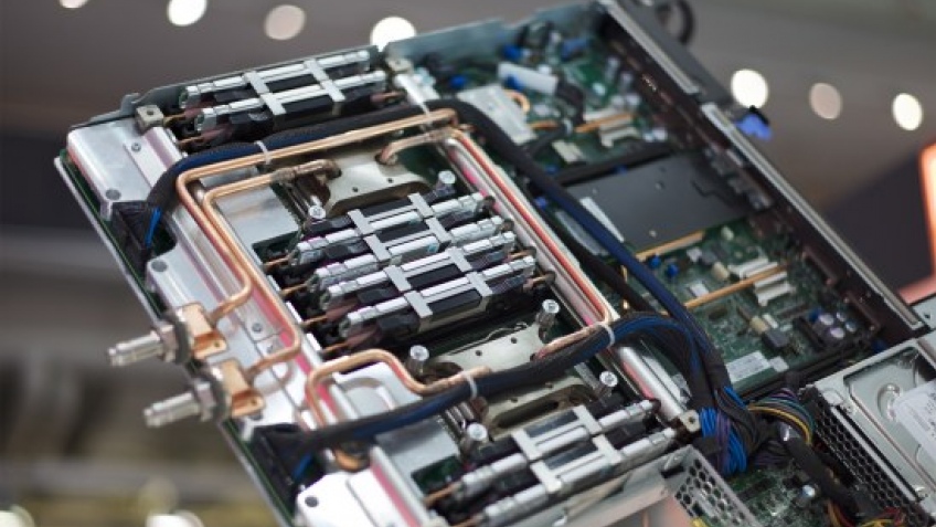 IBM освежает суперкомпьютеры горячей жидкостью