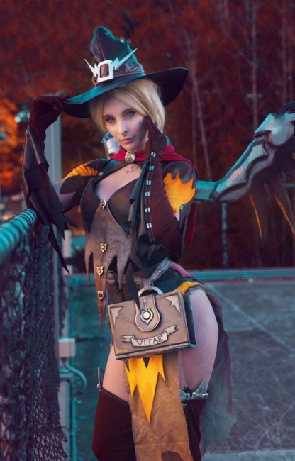 Пятничный косплей: Dragon Age II, Resident Evil 3, Witchblade, Ван Хельсинг и другое Пятничный косплей: Dragon Age II, Resident Evil 3, Witchblade, Ван Хельсинг и другое