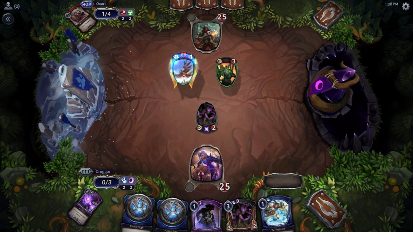 Внешне игра очень напоминает детище Blizzard, но по структуре это совсем другая игра.