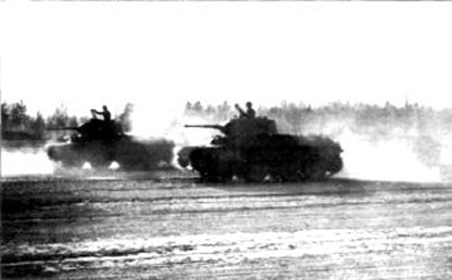 Советские танки выдвигаются в сторону границы 22 июня 1941 года.