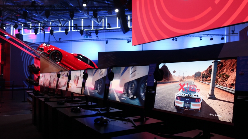 Тут можно было лично всласть погонять в Need for Speed: Payback.