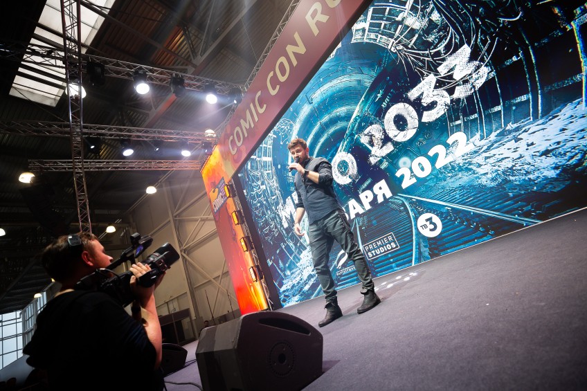 От Глуховского ждали подробностей про экранизацию «Метро 2033», но он сказал лишь то, что всецело доверяет продюсерам и что в фильме не будет Александра Петрова