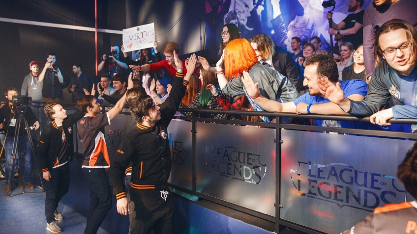В студии Riot Games для болельщиков отведено всего 50 мест. Следите за расписанием, чтобы успеть купить билеты!