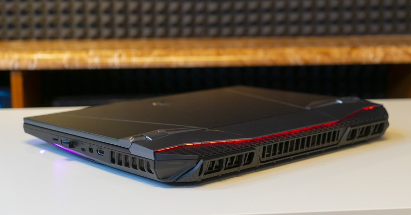 Для столь мощной машины GT76 на удивление небольшой