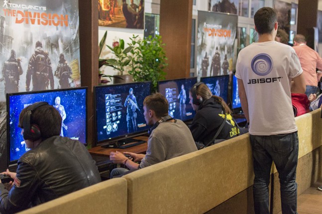 От танцев до симулятора спецназа. Репортаж с UBIDAYS 2015 От танцев до симулятора спецназа. Репортаж с UBIDAYS 2015