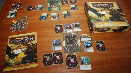 В Warhammer: Invasion выигрывает тот, кто уничтожил по крайней мере две зоны противника.