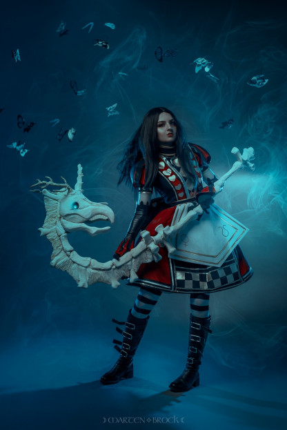 Косплей недели: Cyberpunk 2077, Doom, Alice: Madness Returns, League of Legends, «Матрица» Косплей недели: Cyberpunk 2077, Doom, Alice: Madness Returns, League of Legends, «Матрица»