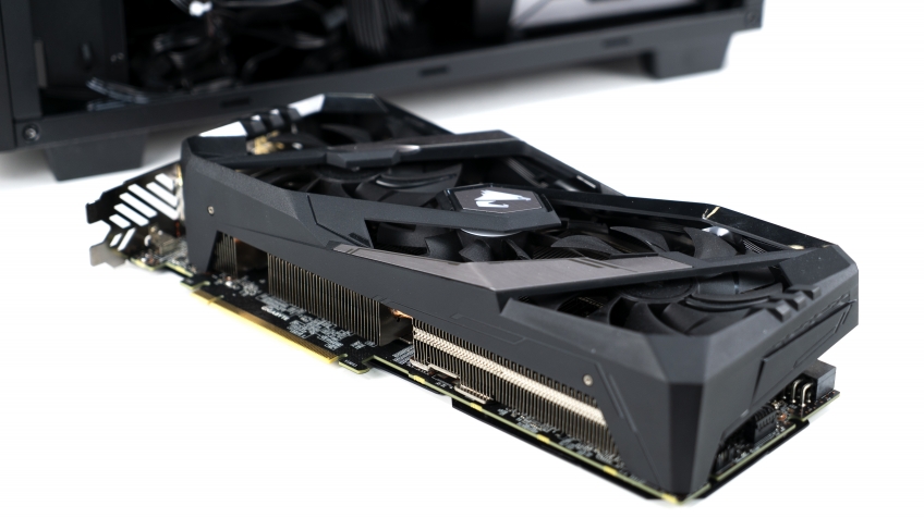 У версий Aorus одна из лучших подсветок на рынке, но без возможности вертикальной установки мы её даже показать не можем!