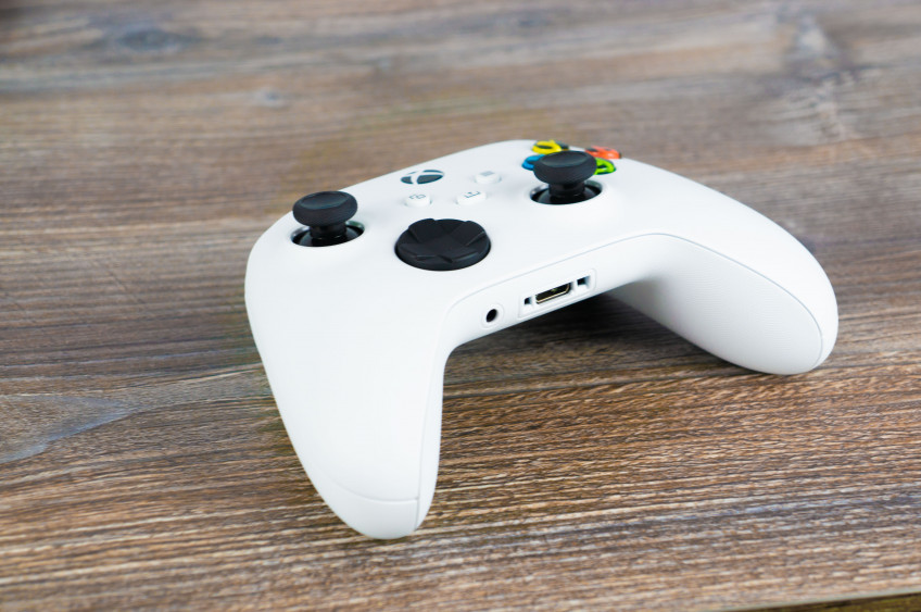 Распаковали Xbox Series S. Самая маленькая и дешёвая консоль нового поколения Распаковали Xbox Series S. Самая маленькая и дешёвая консоль нового поколения