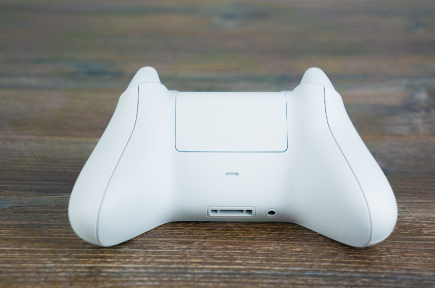 Распаковали Xbox Series S. Самая маленькая и дешёвая консоль нового поколения Распаковали Xbox Series S. Самая маленькая и дешёвая консоль нового поколения