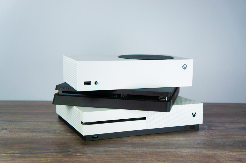 Распаковали Xbox Series S. Самая маленькая и дешёвая консоль нового поколения Распаковали Xbox Series S. Самая маленькая и дешёвая консоль нового поколения