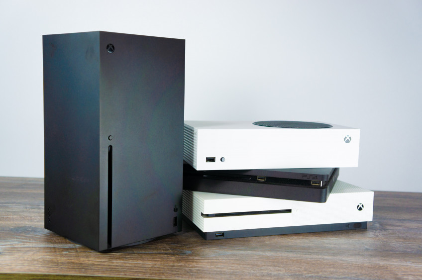 Распаковали Xbox Series S. Самая маленькая и дешёвая консоль нового поколения Распаковали Xbox Series S. Самая маленькая и дешёвая консоль нового поколения