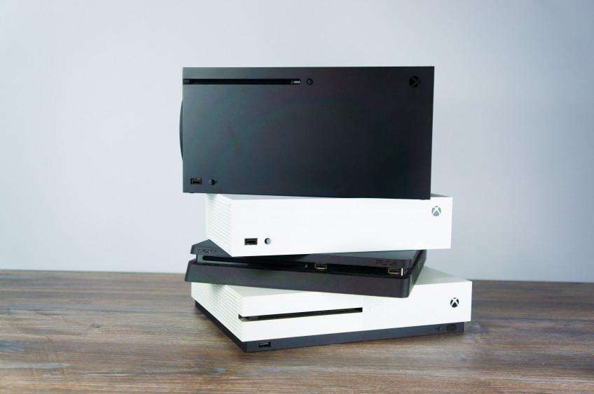 Распаковали Xbox Series S. Самая маленькая и дешёвая консоль нового поколения Распаковали Xbox Series S. Самая маленькая и дешёвая консоль нового поколения