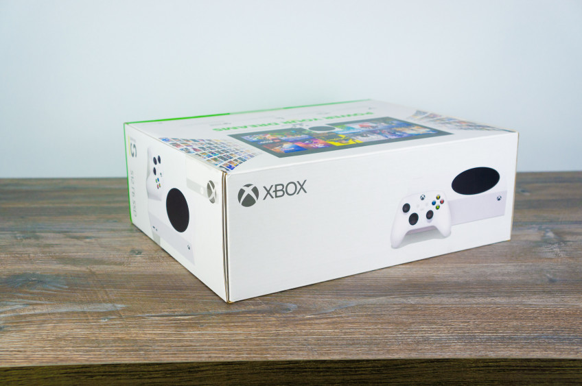 Распаковали Xbox Series S. Самая маленькая и дешёвая консоль нового поколения Распаковали Xbox Series S. Самая маленькая и дешёвая консоль нового поколения