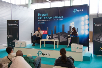 TP-Link собрала стенд, куда приглашала кастеров и брала у них интервью.