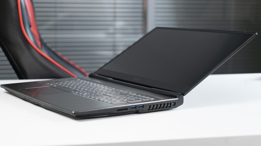 Экран у MSI отличный — 86% sRGB и дельта в 0,34.
