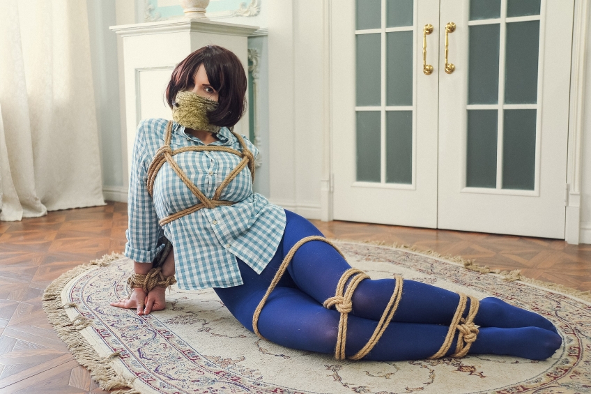 Gemischtrassiger Jung Cosplay Massage