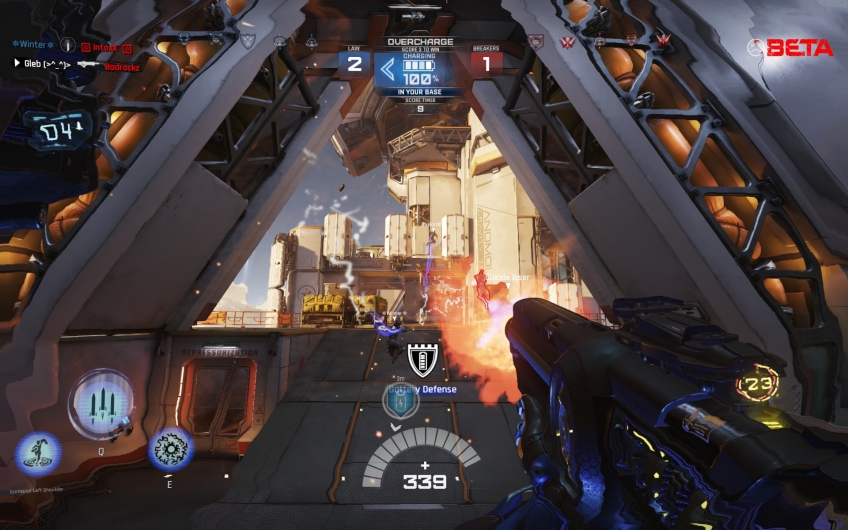 Аналогии с Overwatch так и напрашиваются: здесь есть и свой Солдат-76 с автоматической винтовкой, и свой Маккри с точным пистолетом. Однако в LawBreakers нет ни одного снайпера.