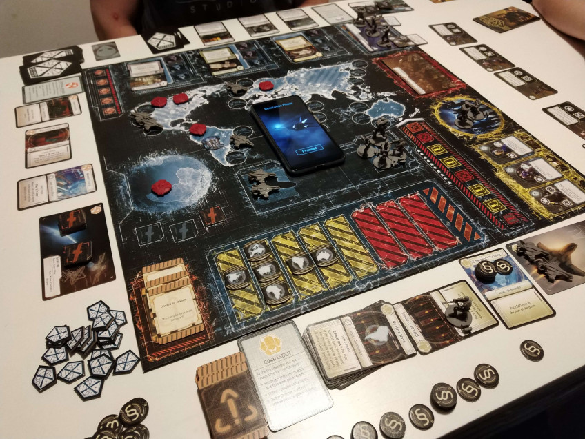 XCOM: The Board Game и «Адреналин» хороши тем, что они заимствуют только самые важные черты компьютерных первоисточников и не пытаются адаптировать в настольный формат всё подряд. Первая убедительно передаёт ощущения от менеджмента базы (пускай и без сражений), а вторая — напряжение и скорость арена-шутеров в духе Quake