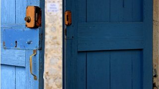 The Boring Blue Door (itch)