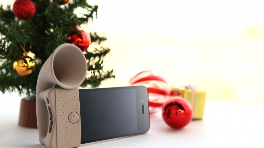 Необычная подставка-чехол Horn Stand для iPhone 4