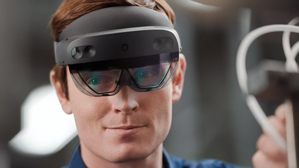 Microsoft представила шлем HoloLens 2 Development Edition