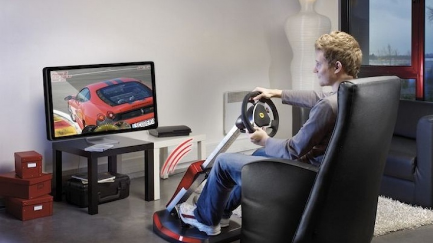 Продвинутый игровой руль Thrustmaster Ferrari