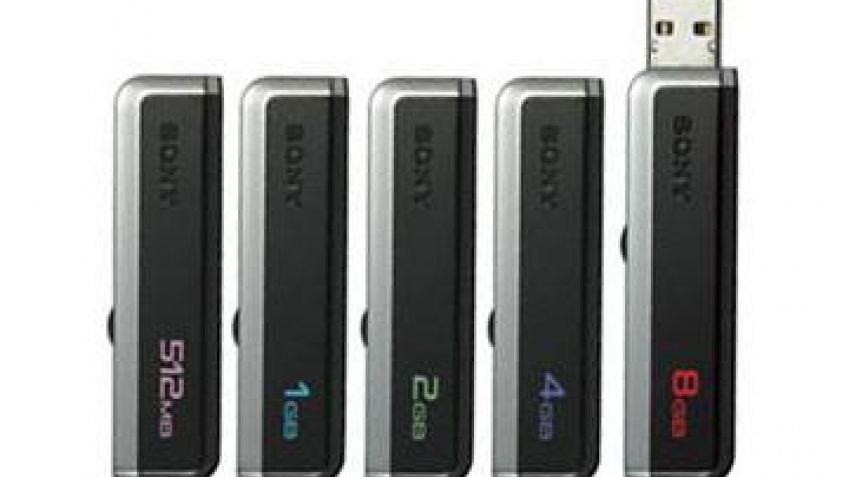 Sony представила 8-Гбайт флэшку серии Micro Vault Midi