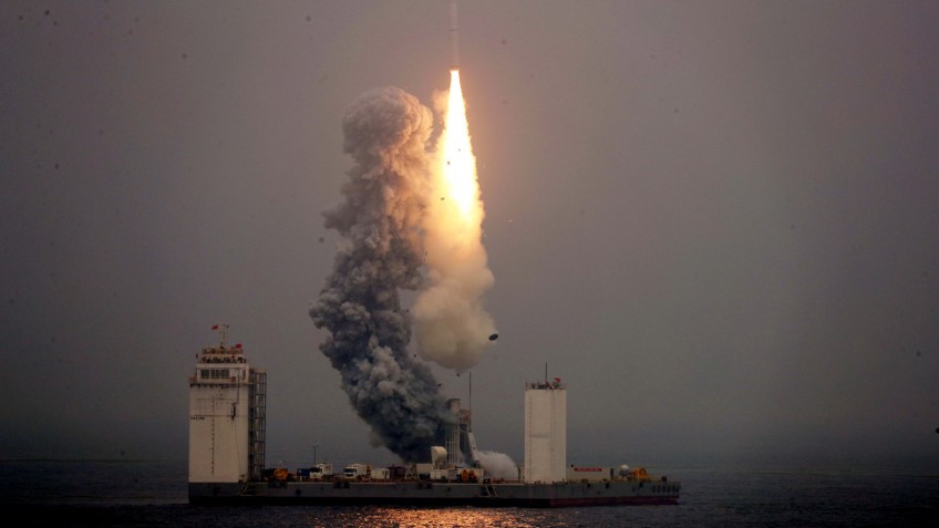 Китай успешно запустил ракету-носитель с морской платформы