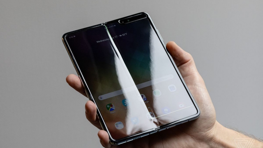Самсунг отложил выпуск складных Galaxy Fold из-за дефектов