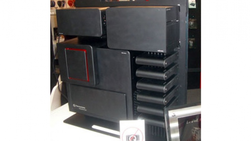 CeBIT 2009: праздничный корпус Thermaltake