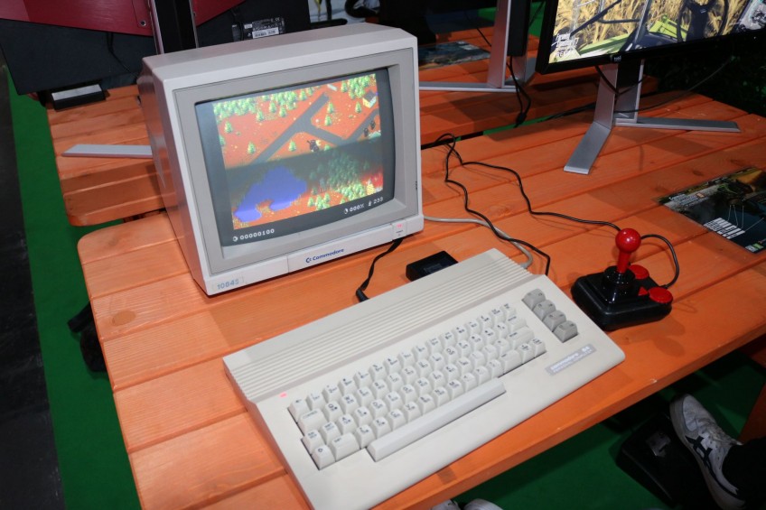 Какая же игровая выставка без зоны ретро-игр и консолей?