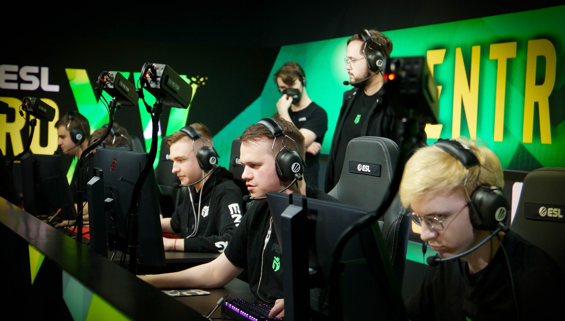 Рейтинг Hltv: Entropiq вернулась в топ-10, а Spirit снова покинула тридцатку