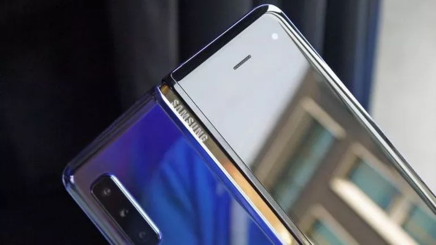 По слухам, Samsung готовит новый раскладной смартфон с гибким экраном