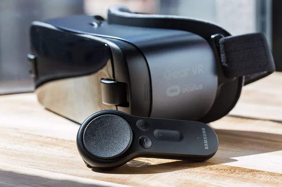 Гарнитура Samsung Gear VR будет работать с Galaxy S10 — Игромания