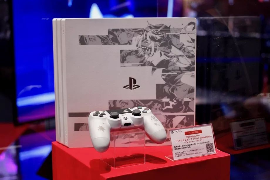 В Японии выпустят PlayStation 4 в стиле Persona 5 The Royal