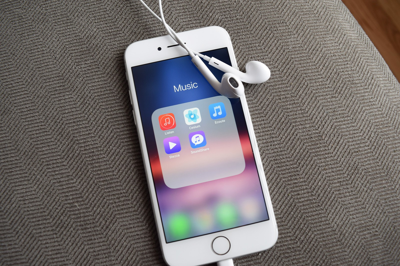 iPhone слишком быстро разряжаются из-за приложения «Музыка» — Игромания