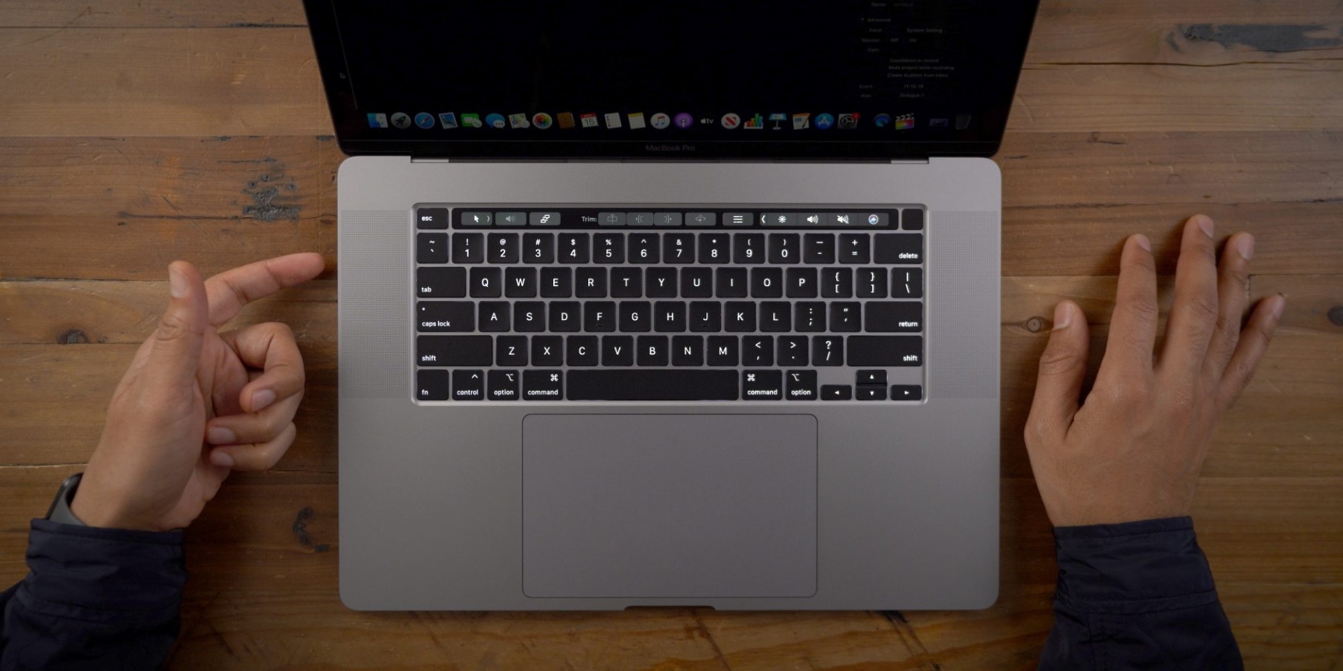У новейших Macbook Pro проблемы — трещат динамики