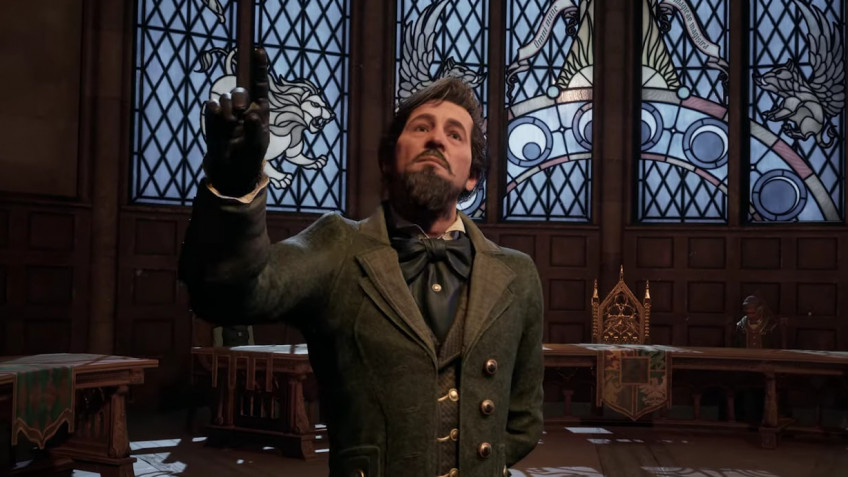 Роль директора Хогвартса в Hogwarts Legacy исполнил Саймон Пегг
