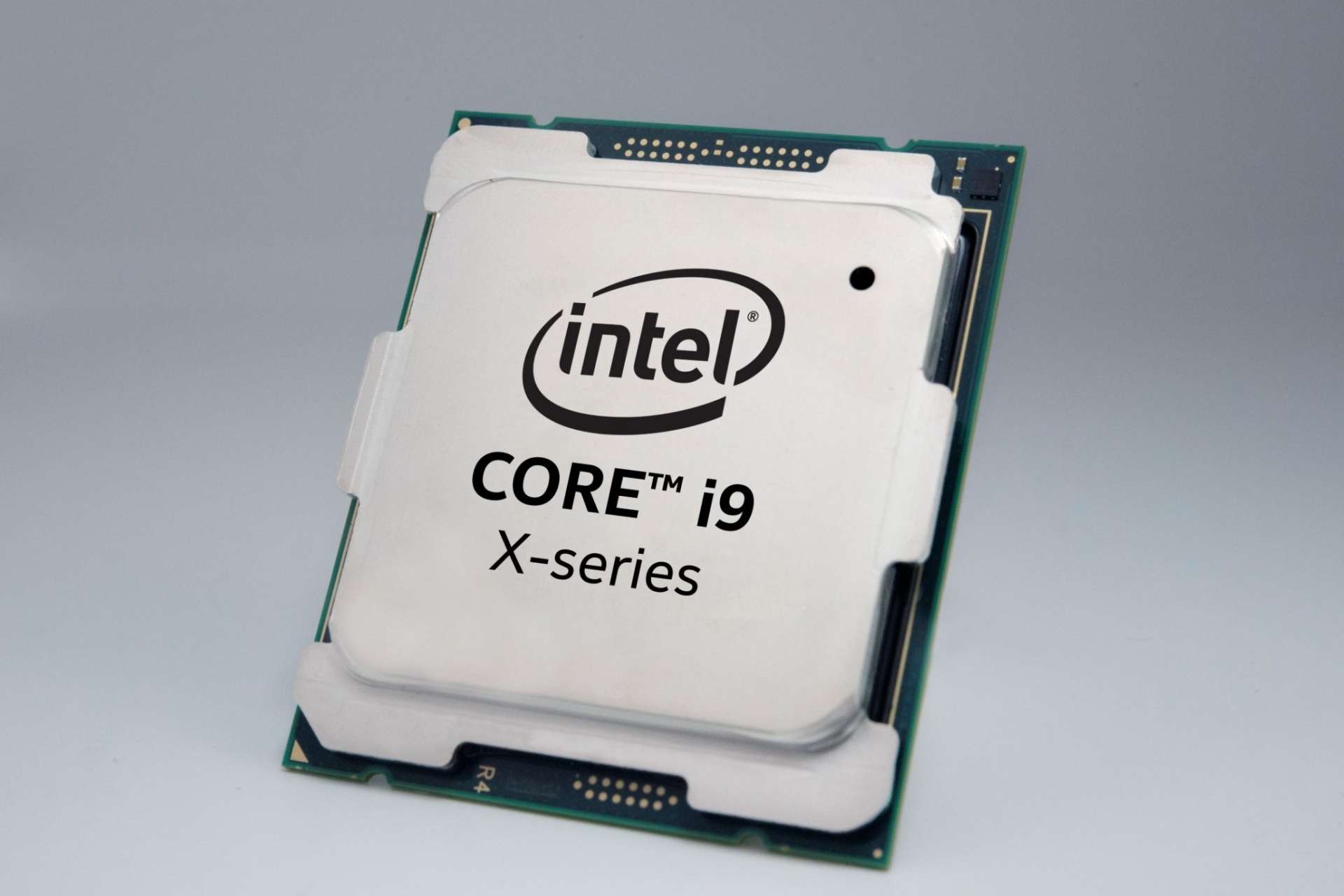 Новый 18-ядерный Intel Core i9-10980XE стоит меньше тысячи долларов