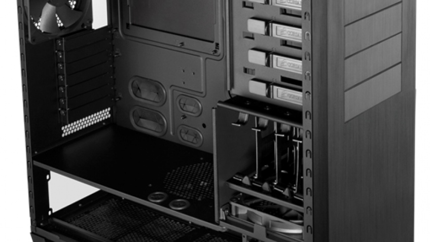 Corsair представила корпус Obsidian 700D