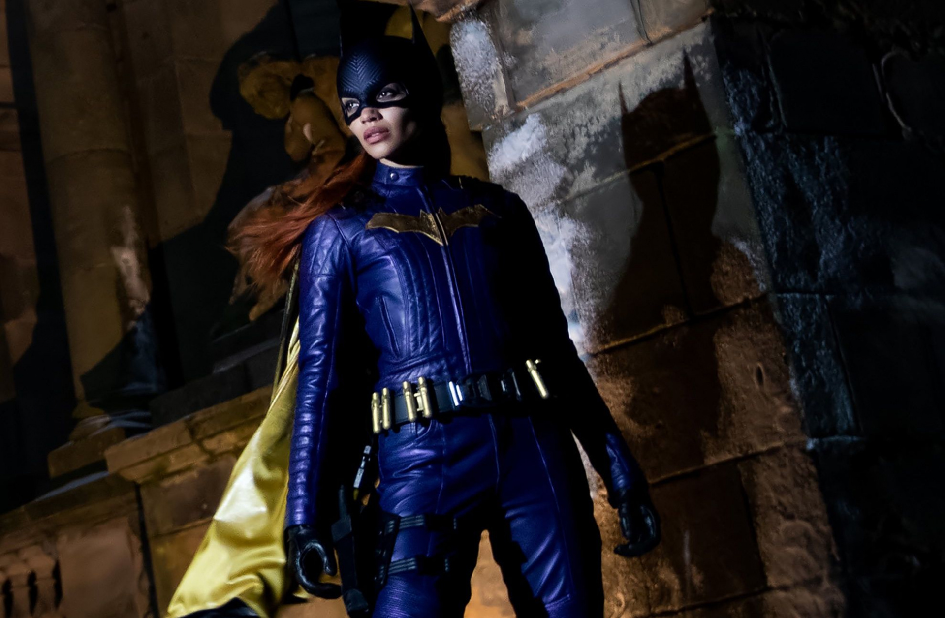 Певица Лесли Грейс сфотографировалась в костюме Бэтгёрл