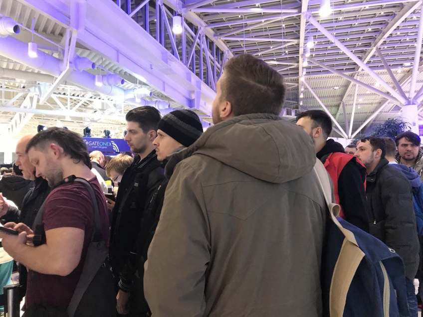 В предпраздничной эйфории прессу не отличить от покупателей