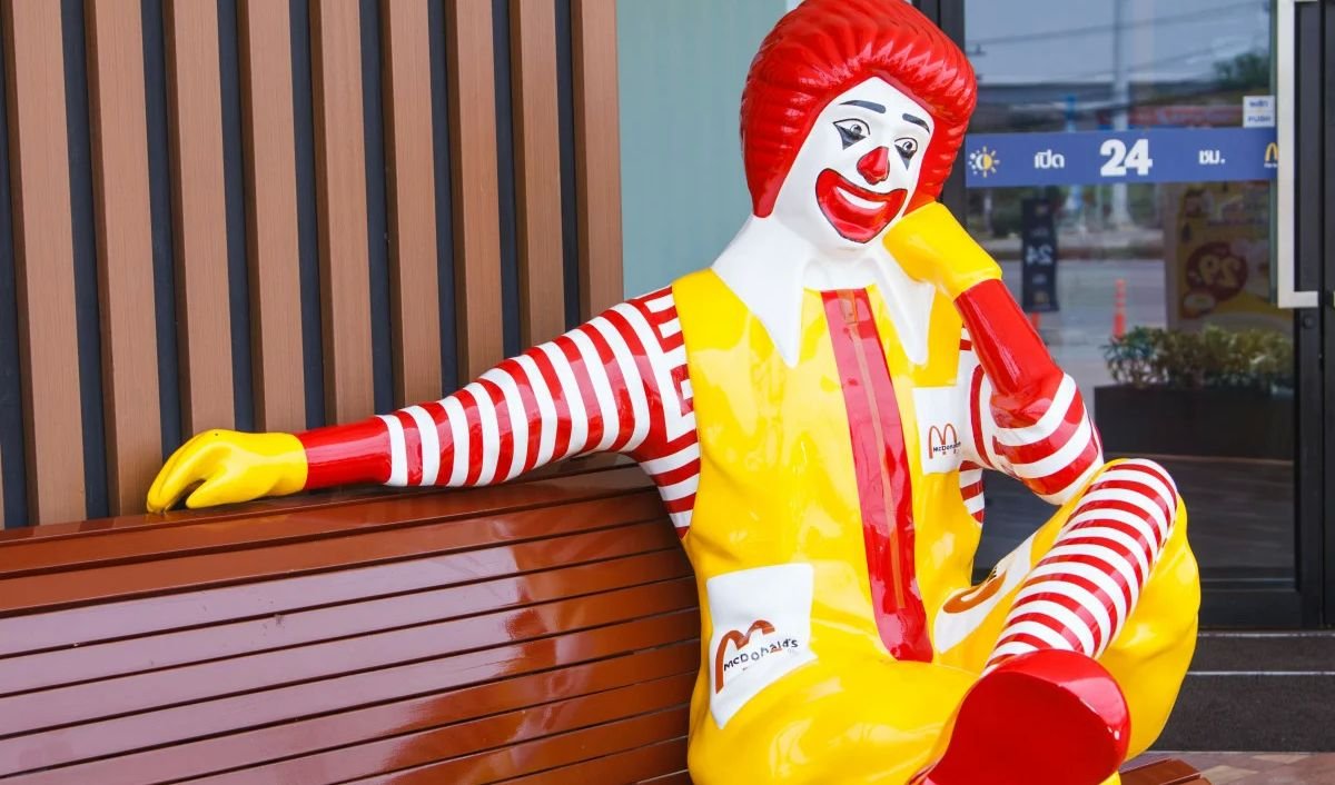 Компания McDonald's решила покинуть Россию, но рестораны сети McDonald's остаются и совсе...