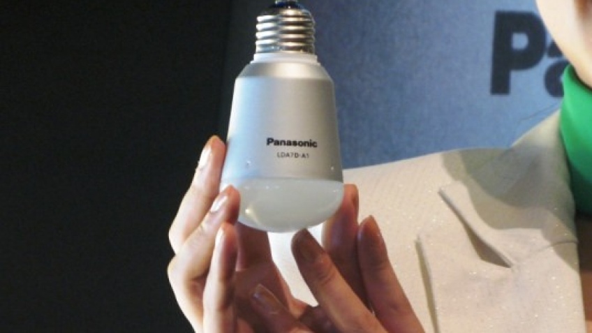 Лампочка Panasonic горит в течение 19 лет